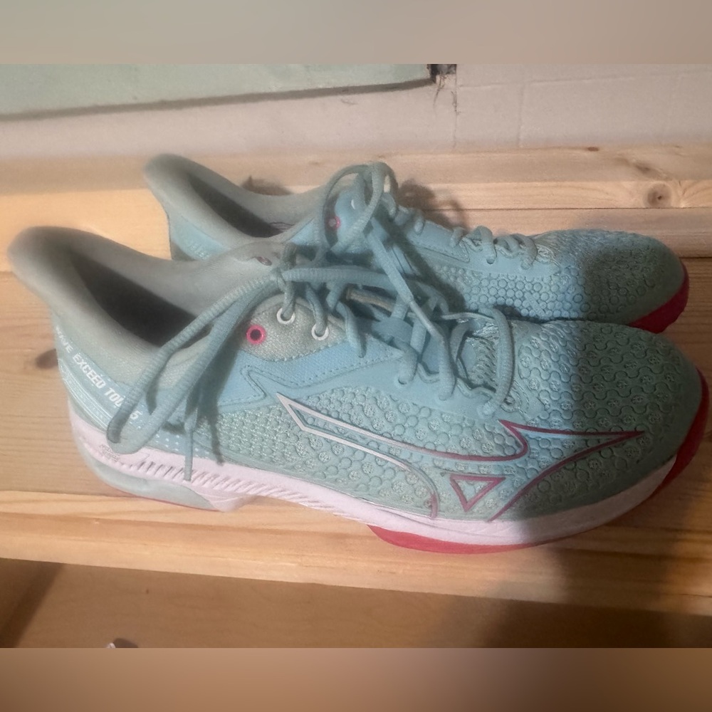 Mizuno Women's Turquoise and coral Running Shoes, size 10